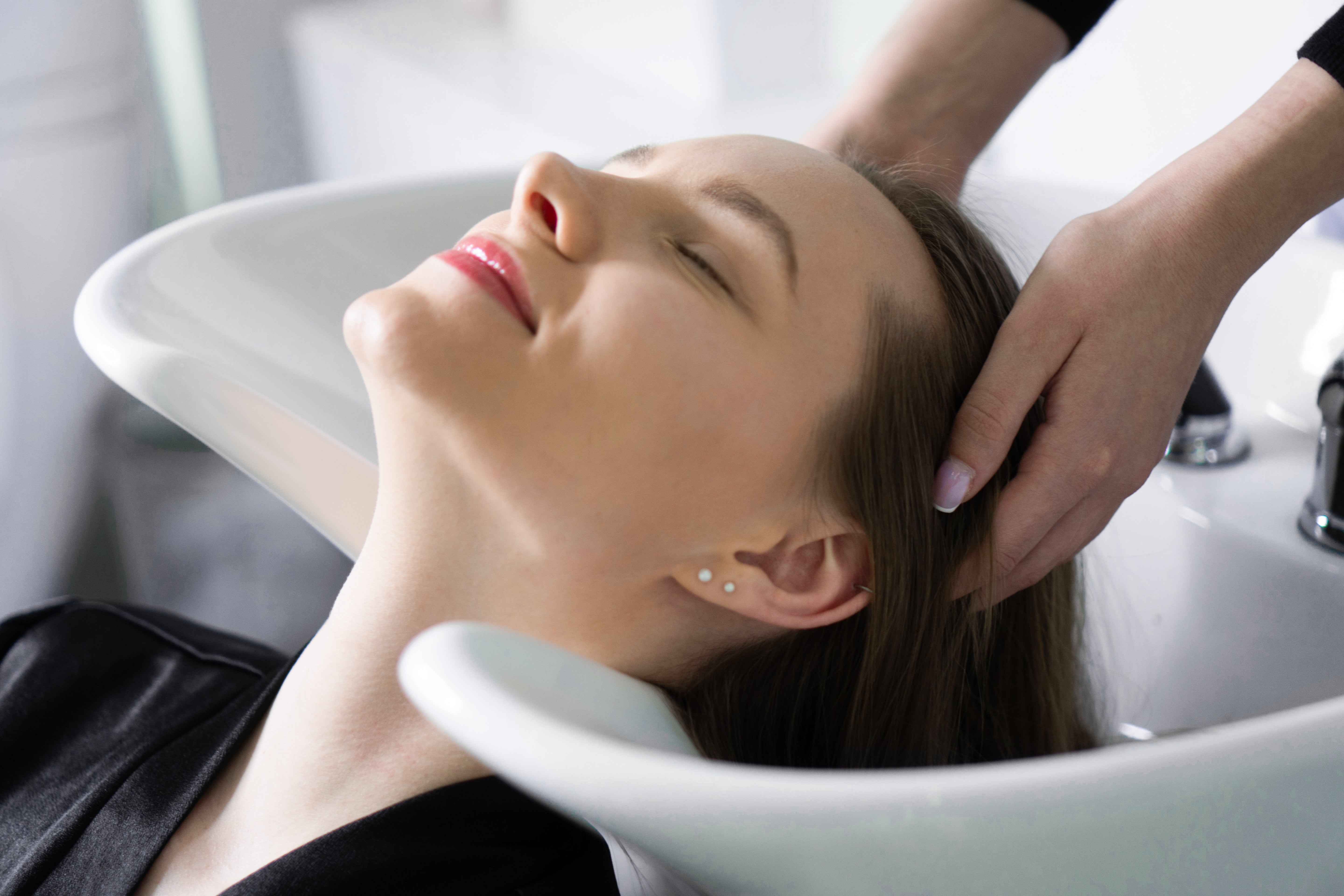 Capelli Grassi al Caldo: Routine Estiva Perfetta