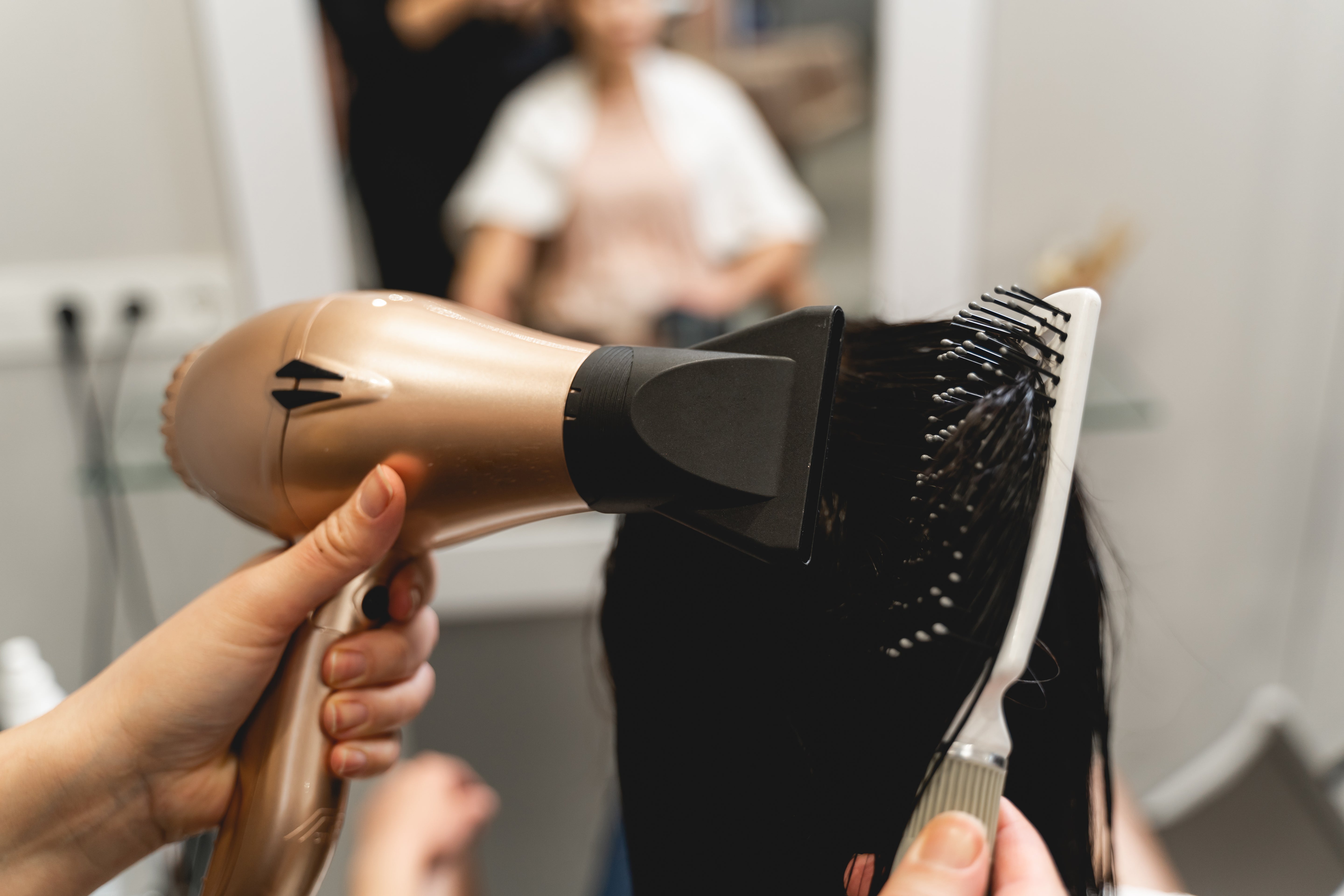 Metodo Curly Girl: guida italiana completa per capelli ricci