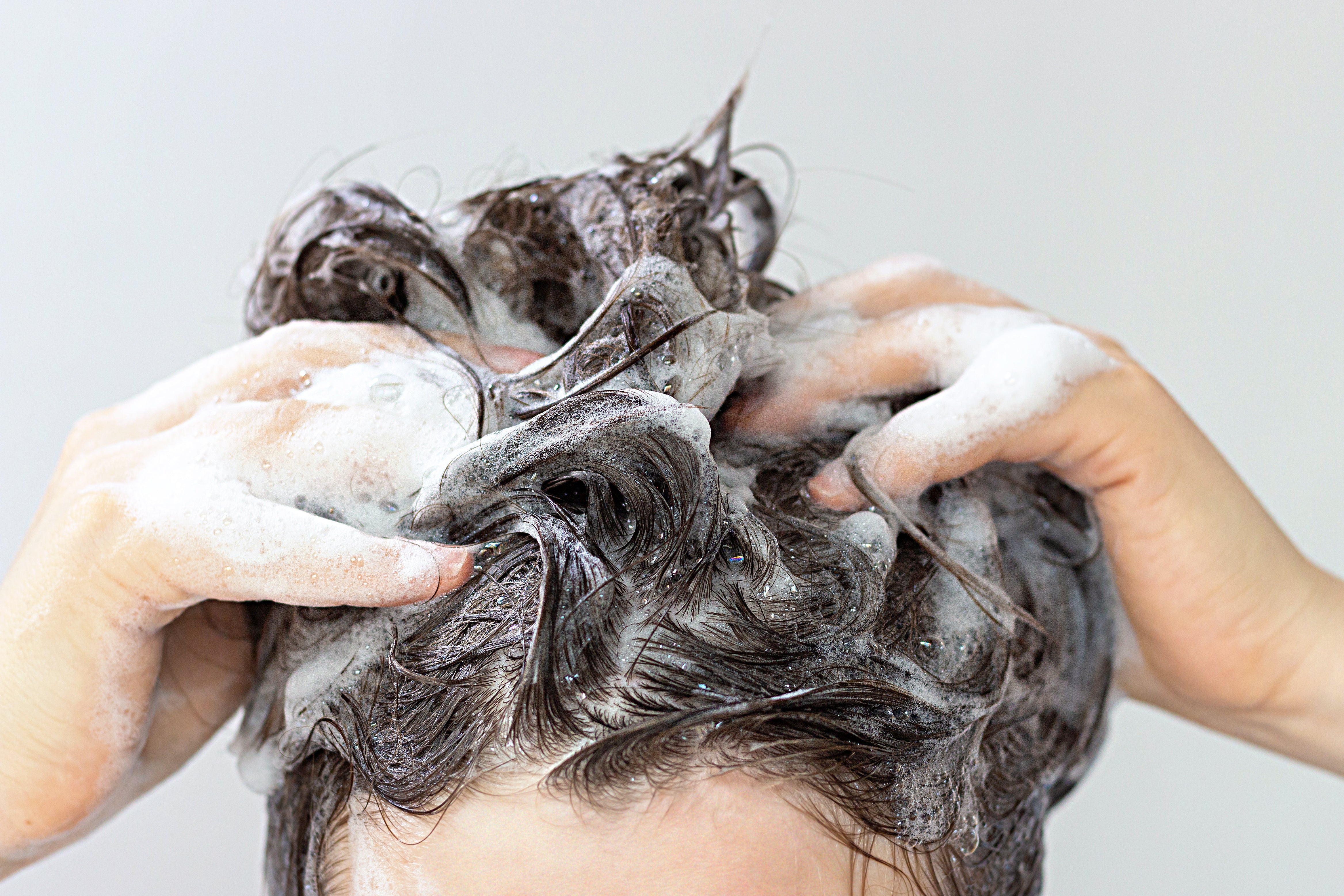 Laminazione Capelli a Casa: Come Fare da Soli