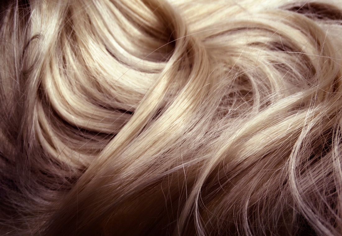 Spray Termoprotettore Capelli: Perché è Essenziale