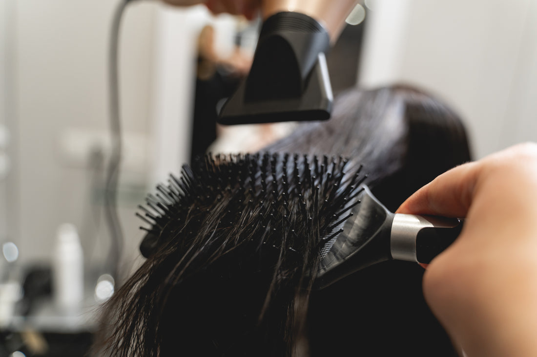 Quali prodotti cambiare per capelli primavera: la guida essenziale