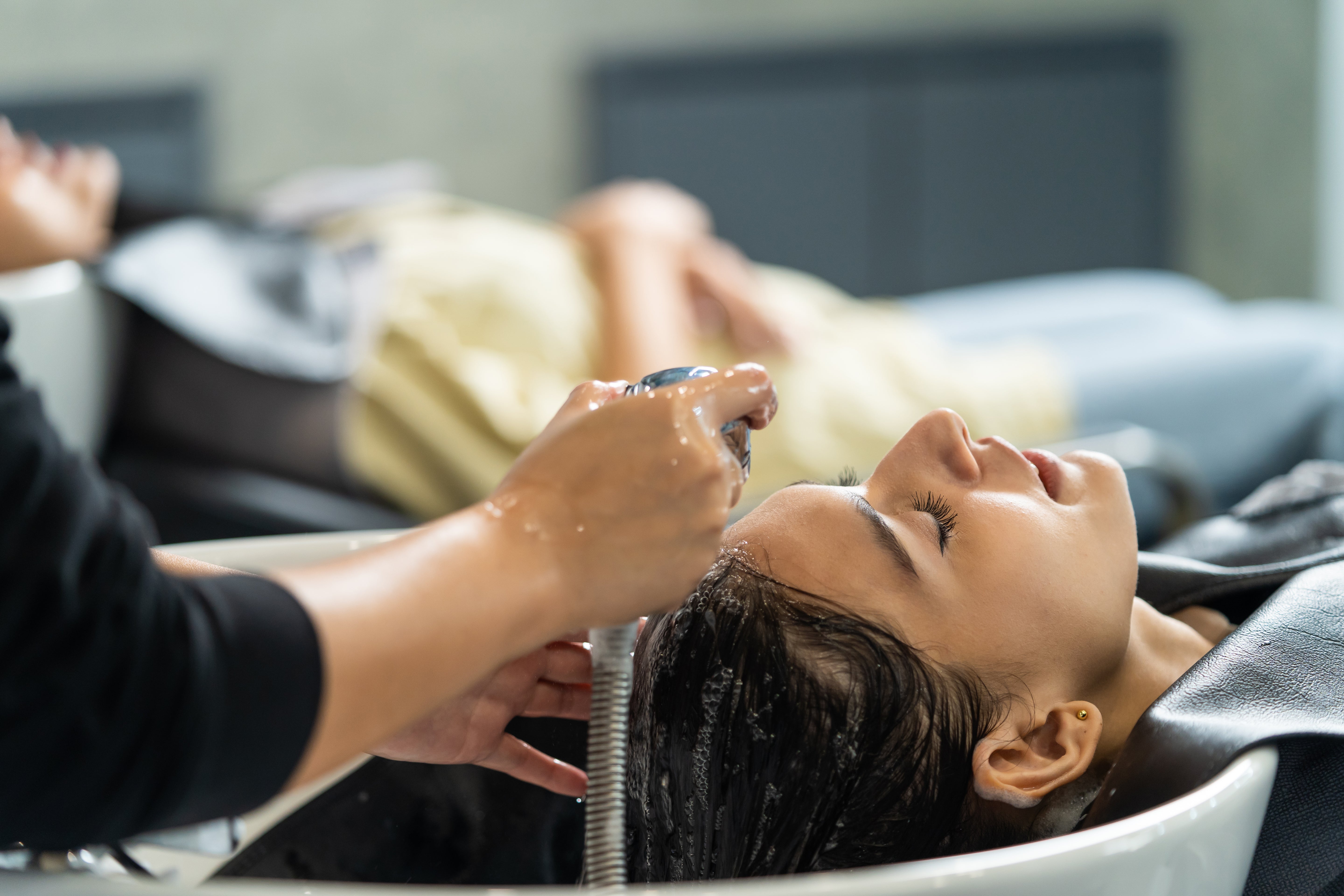 Capelli e Salsedine: Danni, Rimedi e Trattamenti Professionali